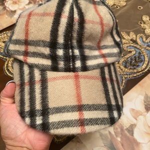 Burberry Hat 100% Cashmere